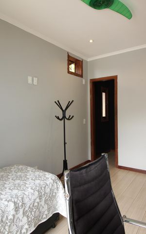 Casa de condomínio à venda com 428m², 4 quartos e 4 vagasQuarto 2