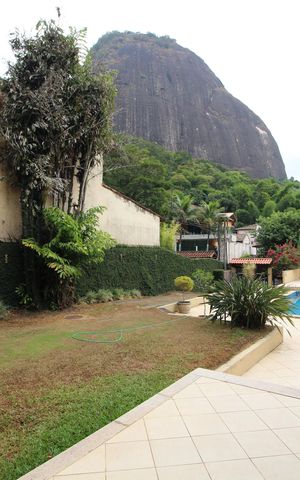 Casa de condomínio à venda com 428m², 4 quartos e 4 vagasFrente