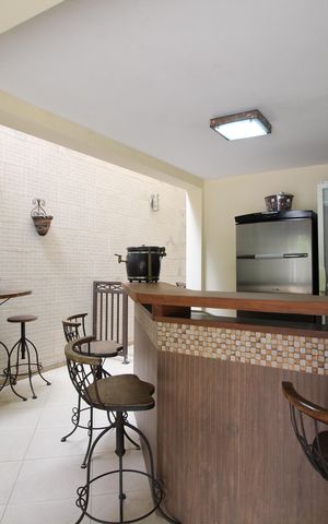 Casa de condomínio à venda com 428m², 4 quartos e 4 vagasBar
