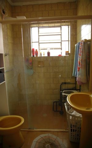 Casa à venda com 300m², 2 quartos e 2 vagasBanheiro