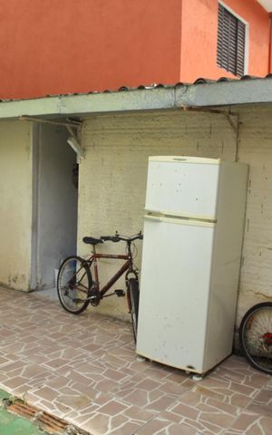 Casa à venda com 300m², 2 quartos e 2 vagasDepósito/Serviço