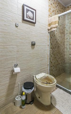 Casa à venda com 230m², 3 quartos e 1 vaga Casa à venda com 230m², 3 quartos e 1 vagaBanheiro Social