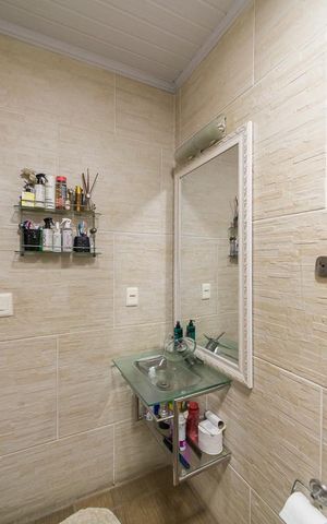 Casa à venda com 230m², 3 quartos e 1 vaga Casa à venda com 230m², 3 quartos e 1 vagaBanheiro Social