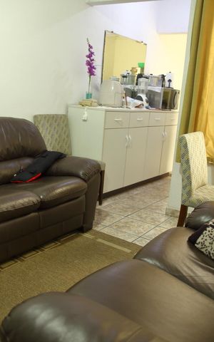 Casa à venda com 88m², 2 quartos e 1 vagaSala