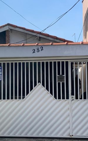 Casa à venda com 88m², 2 quartos e 1 vaga Casa à venda com 88m², 2 quartos e 1 vagaFachada
