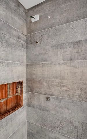 Apartamento à venda com 100m², 2 quartos e 1 vaga Apartamento à venda com 100m², 2 quartos e 1 vagaBanheiro da Suíte