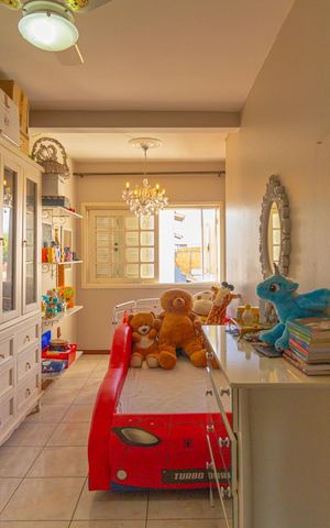 Casa à venda com 410m², 6 quartos e 3 vagas Casa à venda com 410m², 6 quartos e 3 vagasQuarto 2