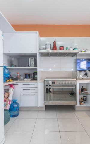 Casa à venda com 270m², 2 quartos e 3 vagas Casa à venda com 270m², 2 quartos e 3 vagasCozinha