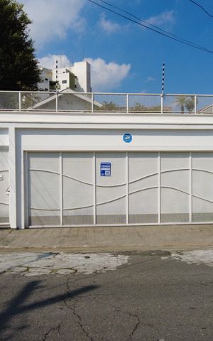 Casa à venda com 270m², 2 quartos e 3 vagasFachada