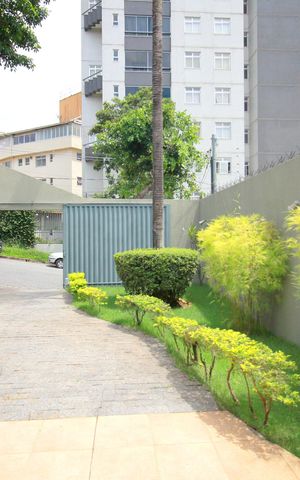 Casa à venda com 453m², 5 quartos e 4 vagasEntrada garagem
