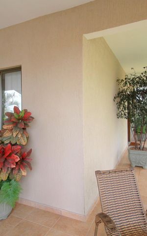 Casa à venda com 453m², 5 quartos e 4 vagasVaranda lateral