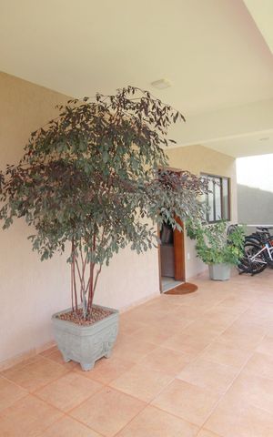 Casa à venda com 453m², 5 quartos e 4 vagasVaranda lateral