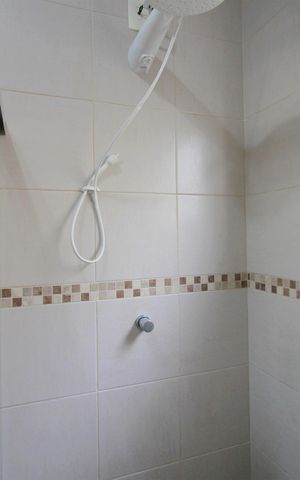 Casa à venda com 453m², 5 quartos e 4 vagasBanheiro 2