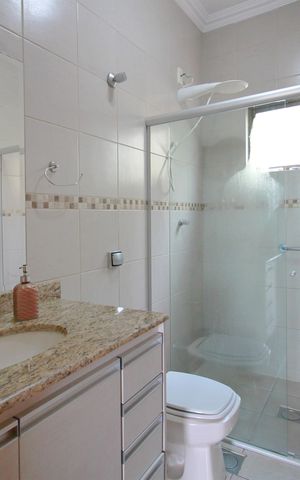 Casa à venda com 453m², 5 quartos e 4 vagasBanheiro 2
