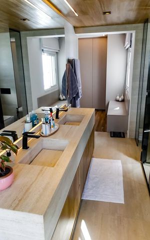 Apartamento à venda com 214m², 2 quartos e 3 vagas Apartamento à venda com 214m², 2 quartos e 3 vagasBanheiro da Suíte 2