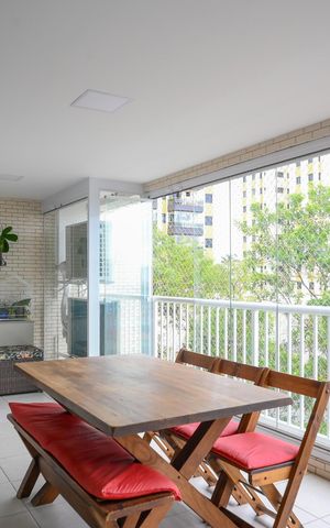 Apartamento à venda com 137m², 4 quartos e 2 vagas Apartamento à venda com 137m², 4 quartos e 2 vagasVaranda Gourmet