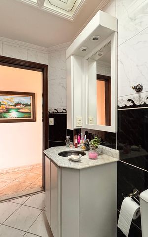 Apartamento à venda com 80m², 3 quartos e 1 vaga Apartamento à venda com 80m², 3 quartos e 1 vagaBanheiro