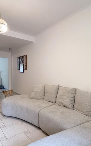 Casa à venda com 175m², 4 quartos e 2 vagas Casa à venda com 175m², 4 quartos e 2 vagasSala