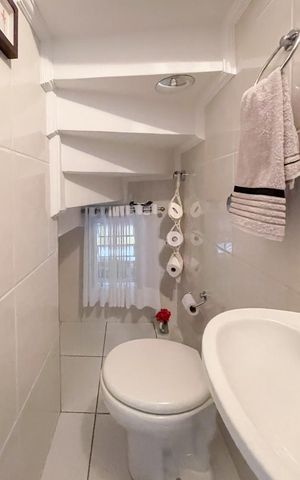Casa à venda com 175m², 4 quartos e 2 vagas Casa à venda com 175m², 4 quartos e 2 vagasLavabo