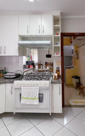 Casa à venda com 175m², 4 quartos e 2 vagas Casa à venda com 175m², 4 quartos e 2 vagasCozinha