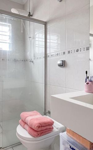 Casa à venda com 175m², 4 quartos e 2 vagas Casa à venda com 175m², 4 quartos e 2 vagasBanheiro - Suíte