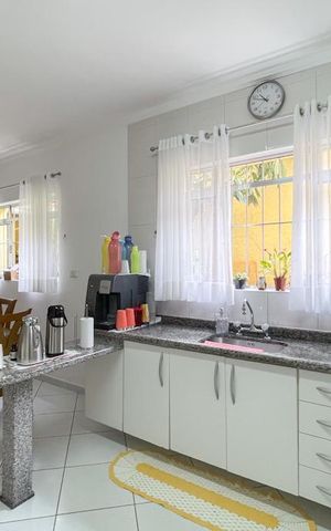 Casa à venda com 175m², 4 quartos e 2 vagas Casa à venda com 175m², 4 quartos e 2 vagasCozinha