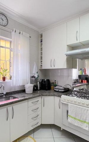 Casa à venda com 175m², 4 quartos e 2 vagas Casa à venda com 175m², 4 quartos e 2 vagasCozinha
