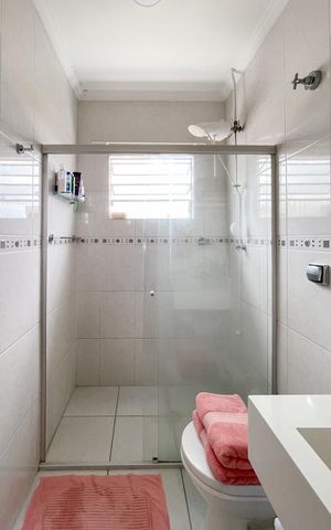 Casa à venda com 175m², 4 quartos e 2 vagas Casa à venda com 175m², 4 quartos e 2 vagasBanheiro - Suíte