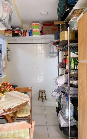 Casa à venda com 175m², 4 quartos e 2 vagas Casa à venda com 175m², 4 quartos e 2 vagasÁrea - Churrasqueira