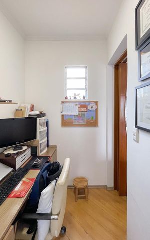 Casa à venda com 175m², 4 quartos e 2 vagas Casa à venda com 175m², 4 quartos e 2 vagasEscritório - Suíte