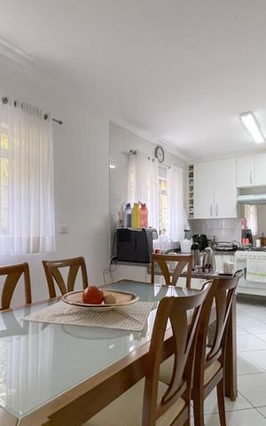 Casa à venda com 175m², 4 quartos e 2 vagas Casa à venda com 175m², 4 quartos e 2 vagasSala de jantar
