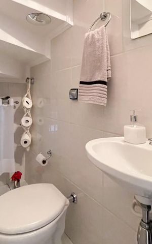 Casa à venda com 175m², 4 quartos e 2 vagas Casa à venda com 175m², 4 quartos e 2 vagasLavabo