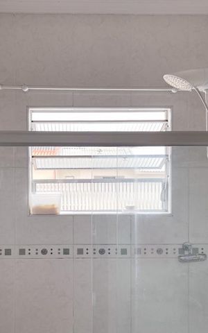 Casa à venda com 175m², 4 quartos e 2 vagas Casa à venda com 175m², 4 quartos e 2 vagasBanheiro - Suíte