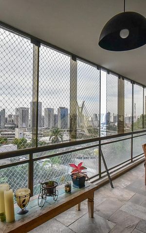 Apartamento à venda com 261m², 4 quartos e 4 vagasVaranda