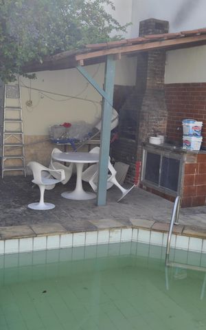 Casa à venda com 185m², 3 quartos e sem vagaPiscina