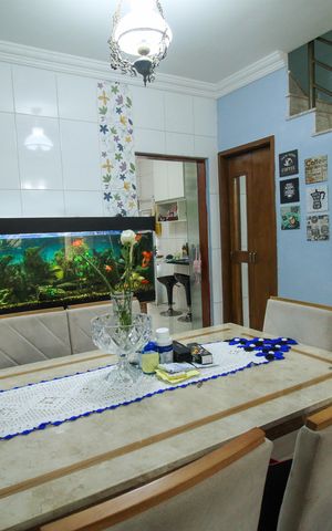 Casa à venda com 128m², 3 quartos e 2 vagas Casa à venda com 128m², 3 quartos e 2 vagasSala