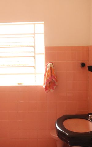 Casa à venda com 170m², 3 quartos e 1 vagaBanheiro 2