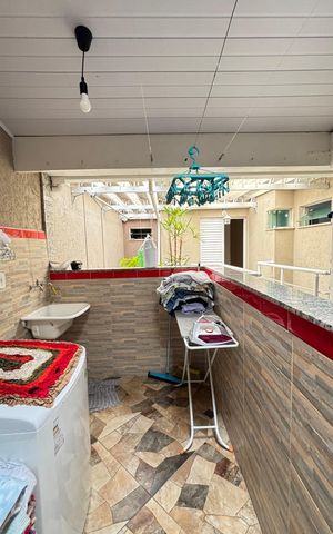 Casa à venda com 214m², 4 quartos e 4 vagas Casa à venda com 214m², 4 quartos e 4 vagasArea de Serviço 2