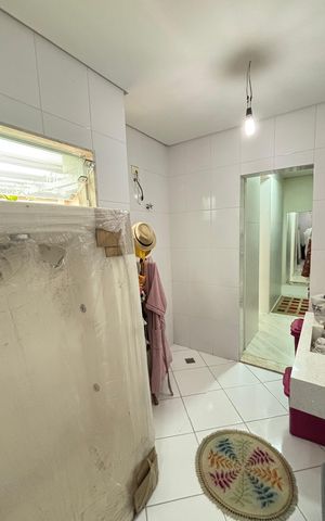 Casa à venda com 214m², 4 quartos e 4 vagas Casa à venda com 214m², 4 quartos e 4 vagasBanheiro da Suíte