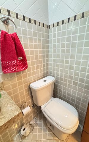 Casa à venda com 214m², 4 quartos e 4 vagas Casa à venda com 214m², 4 quartos e 4 vagasLavabo