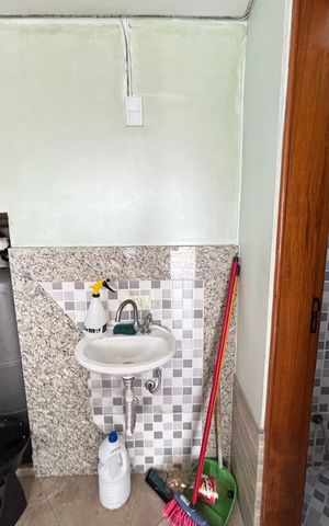Casa à venda com 214m², 4 quartos e 4 vagas Casa à venda com 214m², 4 quartos e 4 vagasGaragem - Banheiro