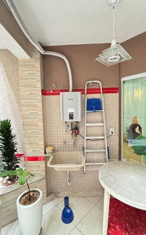 Casa à venda com 214m², 4 quartos e 4 vagas Casa à venda com 214m², 4 quartos e 4 vagasÁrea de Serviço