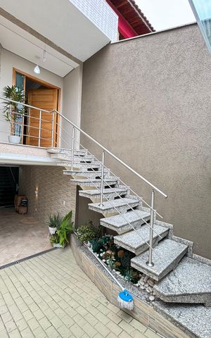 Casa à venda com 214m², 4 quartos e 4 vagas Casa à venda com 214m², 4 quartos e 4 vagasGaragem