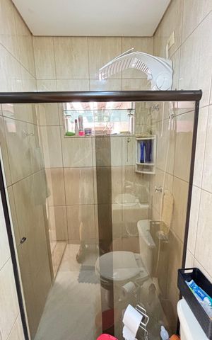 Casa à venda com 214m², 4 quartos e 4 vagas Casa à venda com 214m², 4 quartos e 4 vagasBanheiro