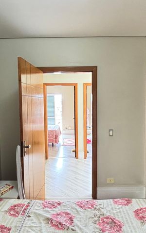 Casa à venda com 214m², 4 quartos e 4 vagas Casa à venda com 214m², 4 quartos e 4 vagasSuite