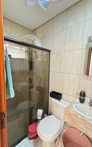 Casa à venda com 214m², 4 quartos e 4 vagas Casa à venda com 214m², 4 quartos e 4 vagasBanheiro