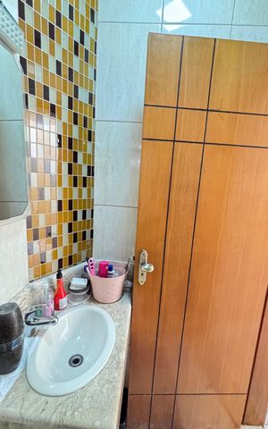 Casa à venda com 214m², 4 quartos e 4 vagas Casa à venda com 214m², 4 quartos e 4 vagasBanheiro