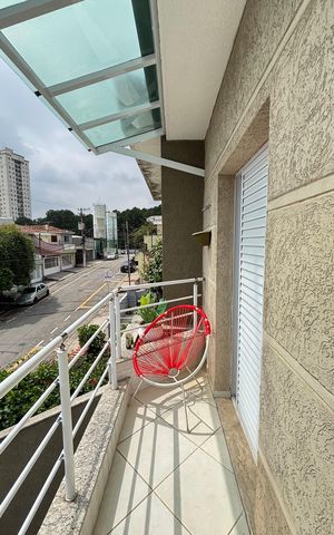 Casa à venda com 214m², 4 quartos e 4 vagas Casa à venda com 214m², 4 quartos e 4 vagasQuarto 3 Varanda