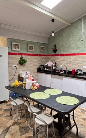 Casa à venda com 214m², 4 quartos e 4 vagas Casa à venda com 214m², 4 quartos e 4 vagasCozinha 2