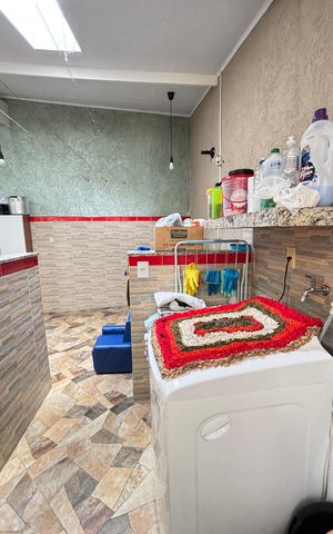 Casa à venda com 214m², 4 quartos e 4 vagas Casa à venda com 214m², 4 quartos e 4 vagasArea de Serviço 2